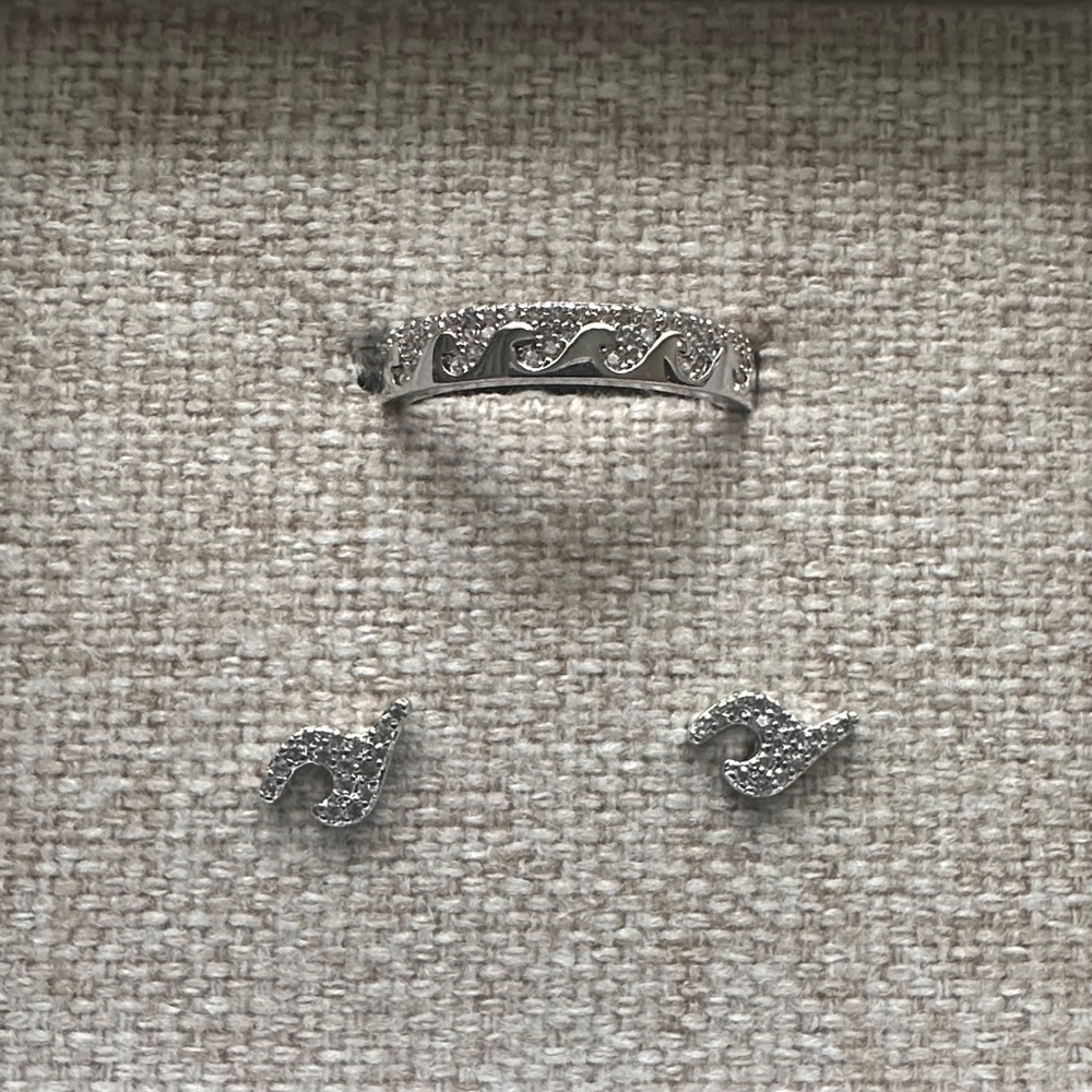 BNIB Puravida Silver Wave Jewelry Set